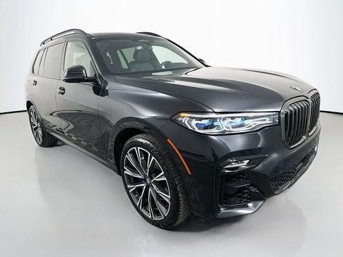 Used 2022 BMW X7 M50i w/ Dynamic Handling Package AWD/4WD image 3