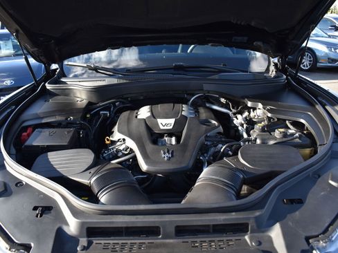 Used 2020 Maserati Levante image 27
