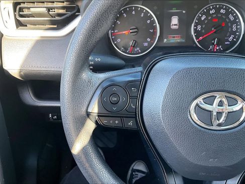 Used 2019 Toyota RAV4 LE image 23