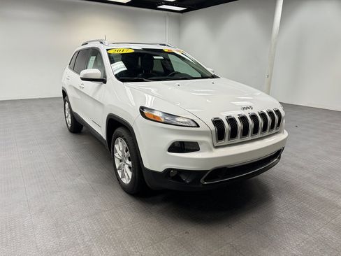 Used 2017 Jeep Cherokee Limited image 8