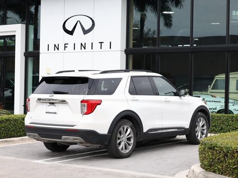 Used 2022 Ford Explorer XLT w/ Equipment Group 202A image 4