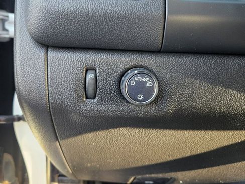 Used 2022 Chevrolet Colorado LT w/ Fleet Safety Package image 16