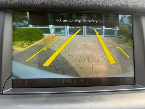 Used 2016 Land Rover Discovery Sport HSE AWD/4WD image 18