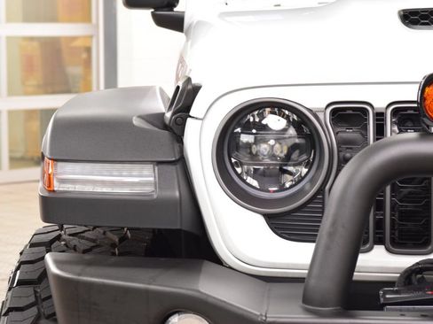 Used 2026 Jeep Wrangler Unlimited Rubicon AWD/4WD image 12