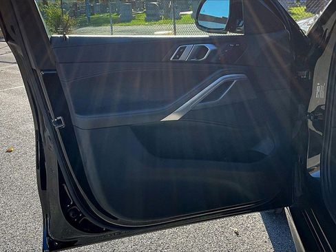 Used 2022 BMW X6 xDrive40i w/ M Sport Package image 22