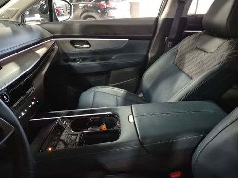 Used 2025 Nissan Murano Platinum image 18