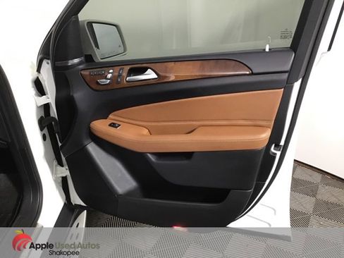 Used 2017 Mercedes-Benz GLS 450 4MATIC image 33