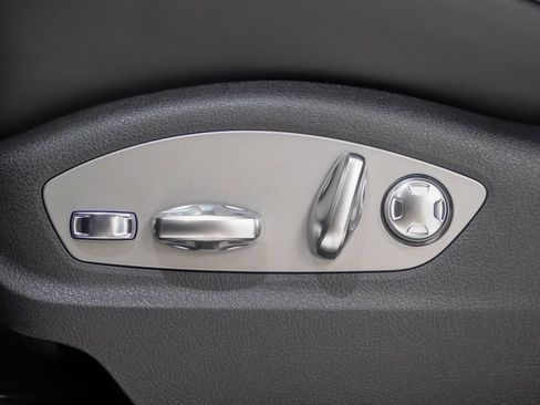 Certified 2026 Porsche Macan AWD/4WD image 21