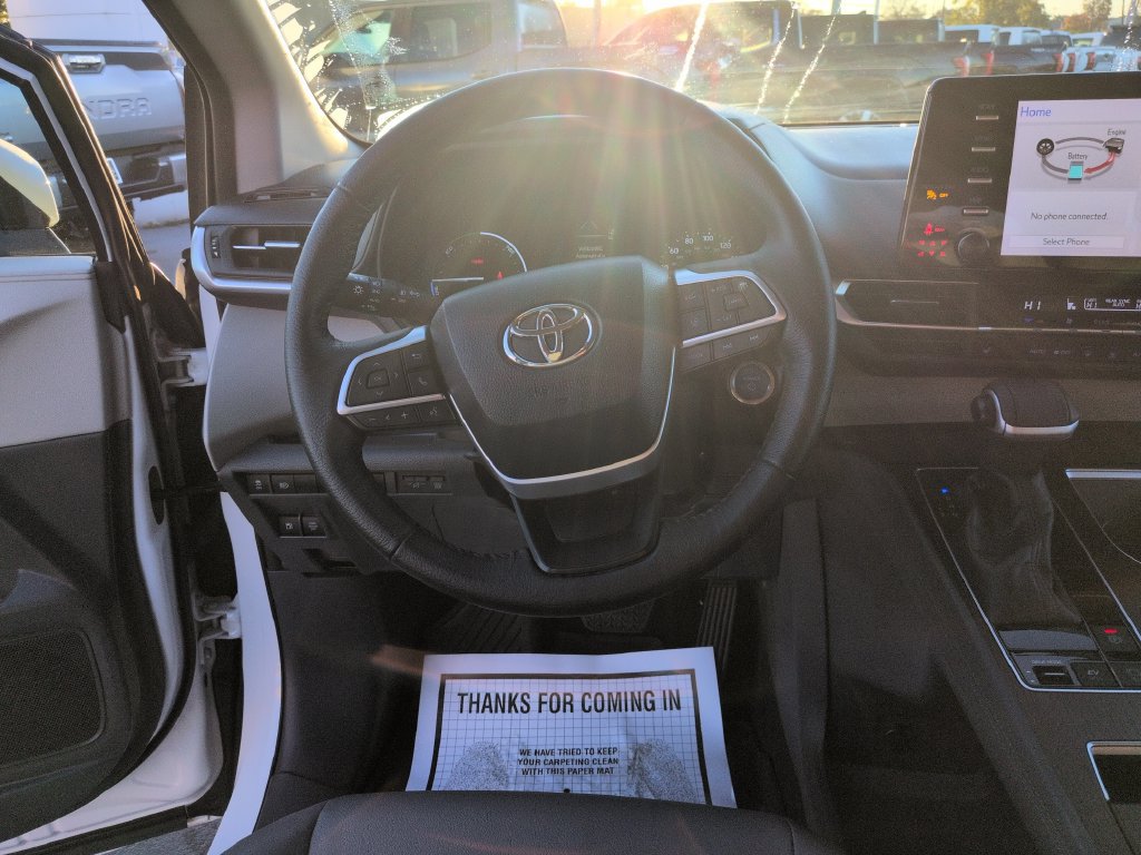 Certified 2023 Toyota Sienna XLE FWD image 13