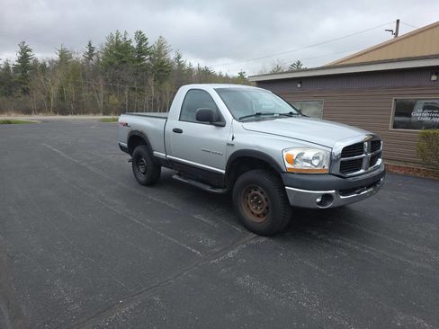 Used 2006 Dodge Ram 1500 Truck SLT AWD/4WD image 4