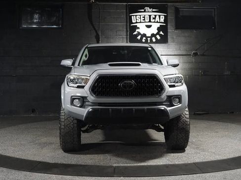 Used 2019 Toyota Tacoma SR5 AWD/4WD image 9