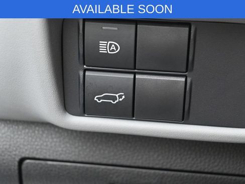 Used 2021 Toyota Highlander XLE AWD/4WD image 15