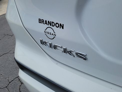 Certified 2023 Nissan Kicks SR FWD image 8