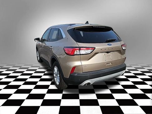 Used 2021 Ford Escape SE image 12