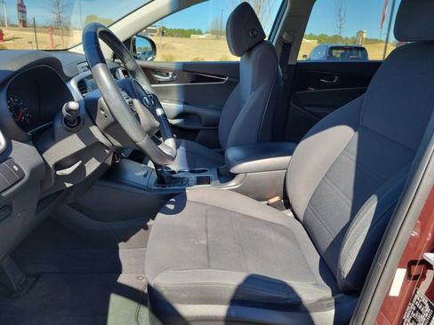 Used 2017 Kia Sorento LX w/ LX Convenience Package image 17