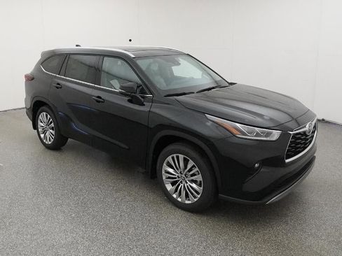 New 2026 Toyota Highlander Platinum image 13