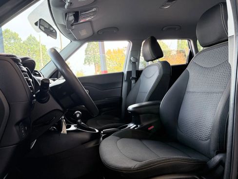 Used 2014 Kia Soul + w/ UVO w/Eservices Package image 14