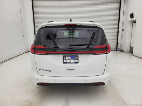 Used 2024 Chrysler Pacifica Touring-L w/ S Appearance Package image 19