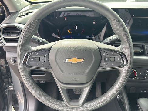 Used 2024 Chevrolet TrailBlazer LS w/ LS Convenience Package FWD image 17