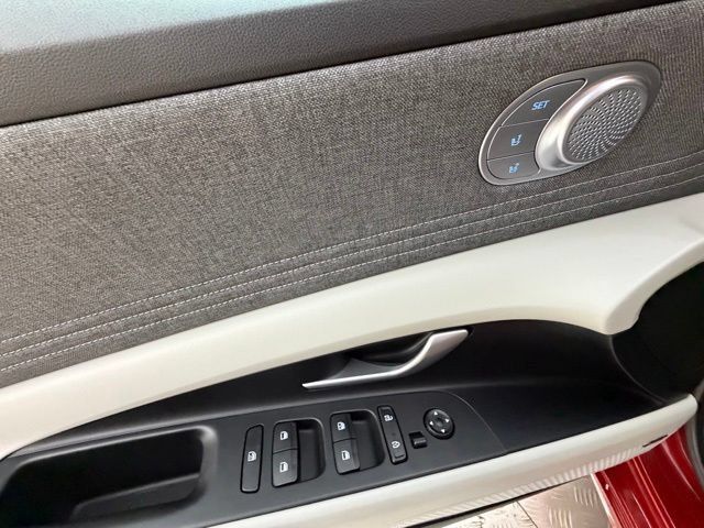 Certified 2023 Hyundai Elantra Limited w/ Preferred Accessory Package FWD image 32