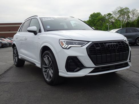 Certified 2024 Audi Q3 2.0T Premium w/ Convenience Package AWD/4WD image 7