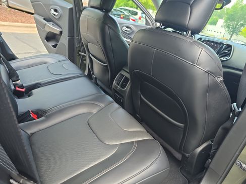 Used 2019 Jeep Cherokee Limited AWD/4WD image 11