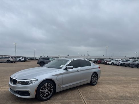 Used 2019 BMW 530e w/ Premium Package RWD image 9