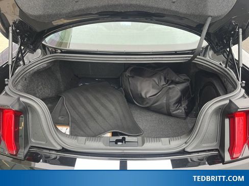 Used 2021 Ford Mustang Shelby GT500 w/ Technology Package image 11