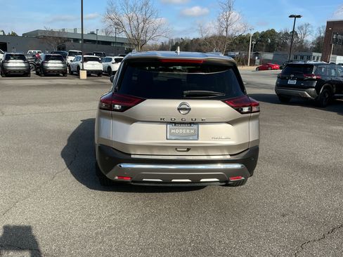 Certified 2021 Nissan Rogue Platinum image 3