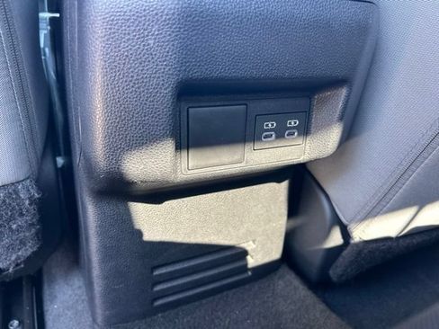 Certified 2025 Toyota Tacoma TRD Off-Road AWD/4WD image 11
