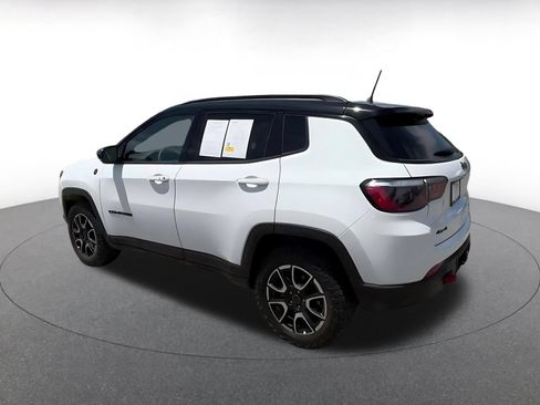Used 2025 Jeep Compass Trailhawk w/ Trailer Tow Group AWD/4WD image 10