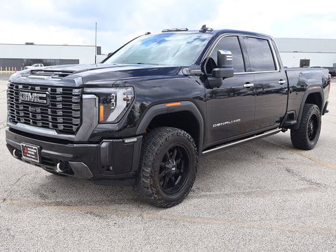 Used 2024 GMC Sierra 3500 Denali Ultimate AWD/4WD image 11