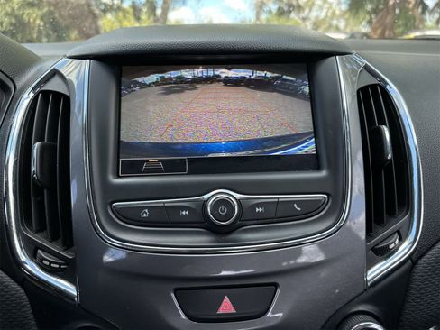 Used 2019 Chevrolet Cruze LT w/ Convenience Package image 17