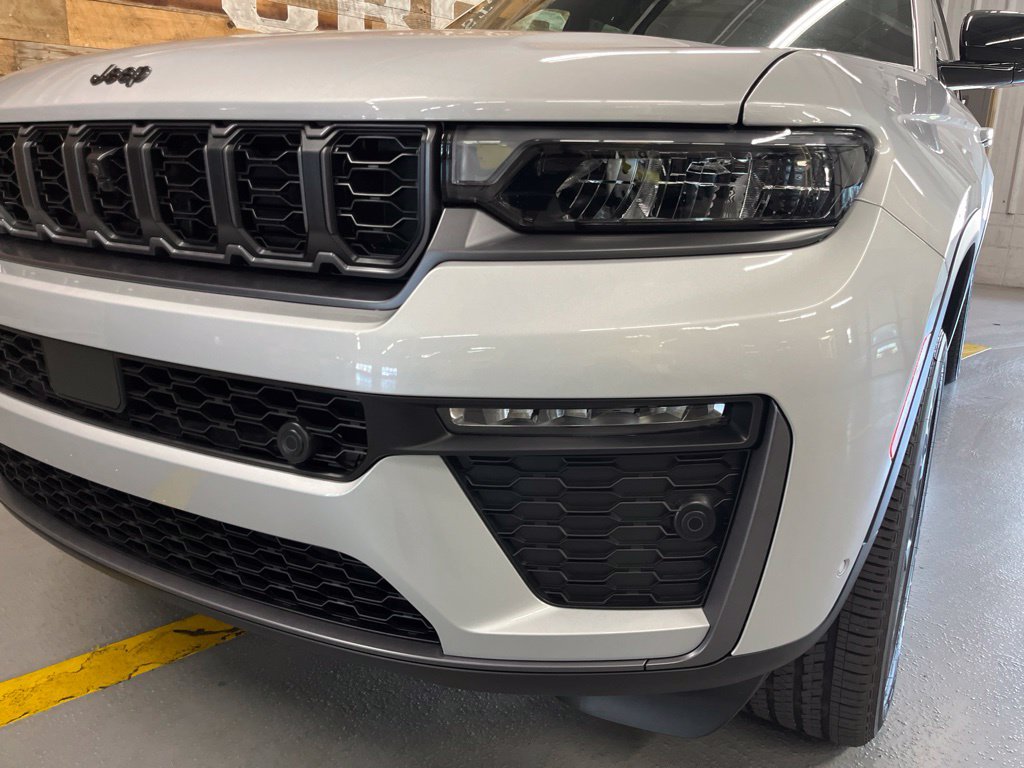 New 2026 Jeep Grand Cherokee Limited AWD/4WD image 10