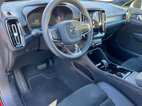 Used 2022 Volvo C40 P8 Recharge Ultimate image 18