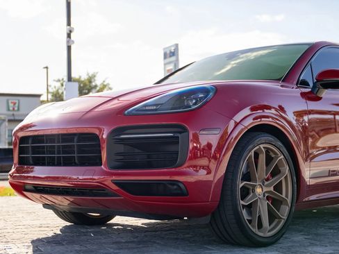 Used 2021 Porsche Cayenne GTS image 8