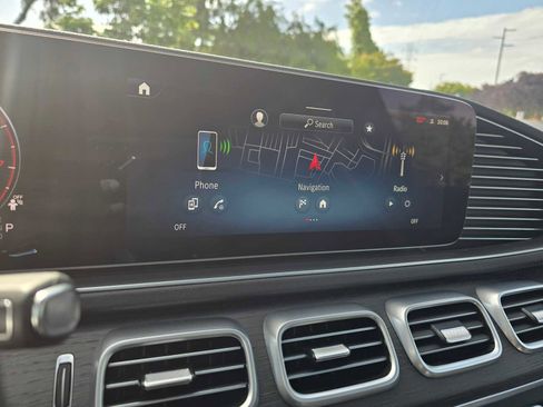 Used 2026 Mercedes-Benz GLS 450 4MATIC image 31