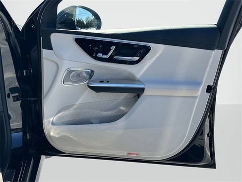 Used 2025 Mercedes-Benz GLC 350e 4MATIC image 23