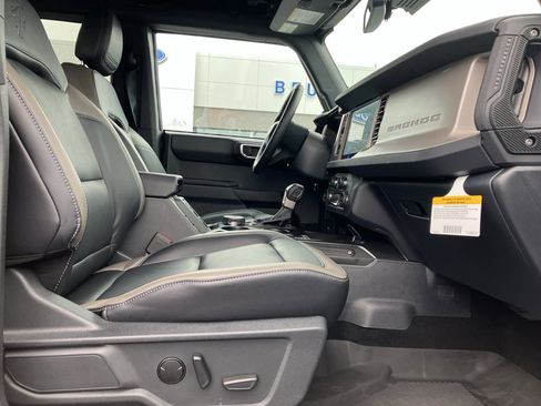 Used 2025 Ford Bronco Outer Banks image 38