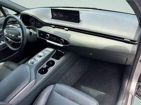 Used 2022 Genesis GV70 2.5T w/ Advanced Package AWD/4WD image 17