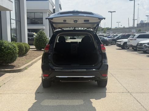 Used 2018 Nissan Rogue SV FWD image 10