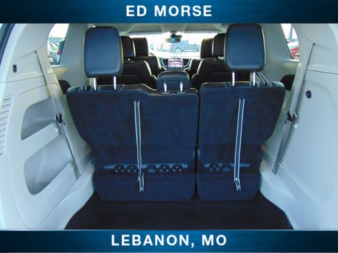 Used 2024 Chrysler Pacifica Touring-L image 12