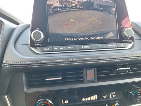 Used 2023 Nissan Rogue SV FWD image 12