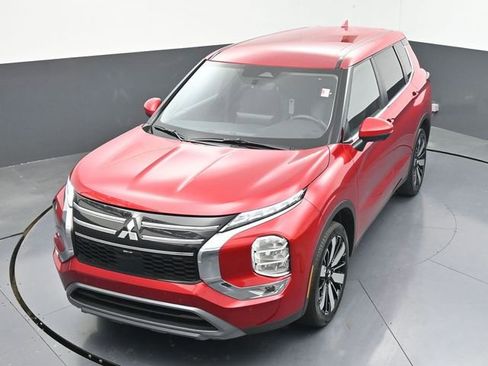Used 2025 Mitsubishi Outlander SE FWD image 39