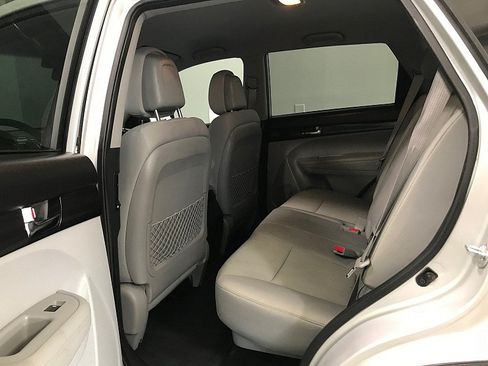 Used 2013 Kia Sorento LX FWD image 19
