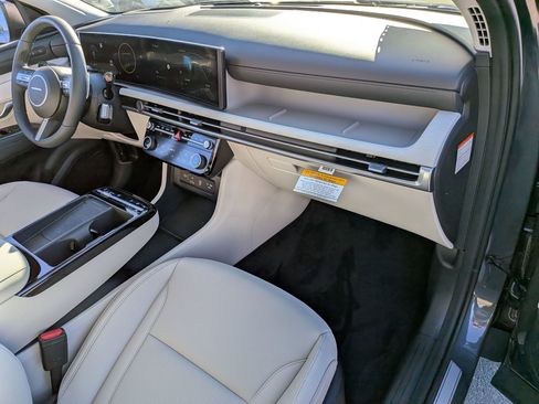 New 2025 Hyundai Tucson Limited image 27