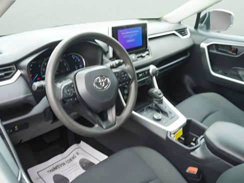 Used 2024 Toyota RAV4 LE AWD/4WD image 12