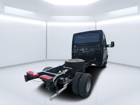 Used 2023 Mercedes-Benz Sprinter 3500 image 2