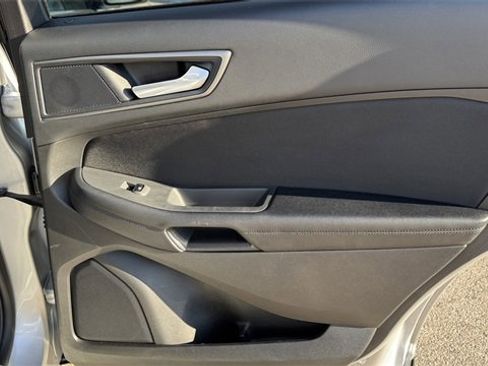 Used 2017 Ford Edge SE image 14