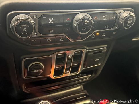 Used 2022 Jeep Wrangler Unlimited Sahara w/ Safety Group image 19